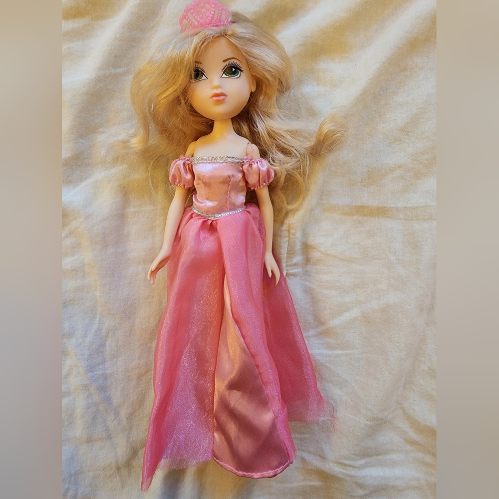 Moxie Girlz Pink Princess Doll 2014 Mga
